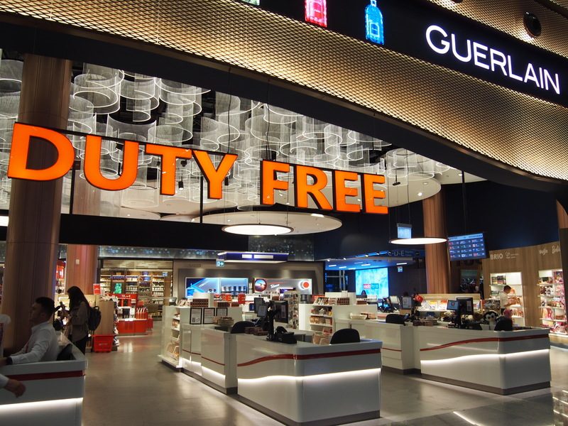 新イスタンブール空港のDURTY FREEのお土産屋も巨大です。
