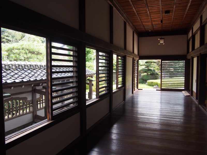 川越城本丸御殿の廊下は、まるで江戸時代にタイムスリップしたかのような雰囲気です。