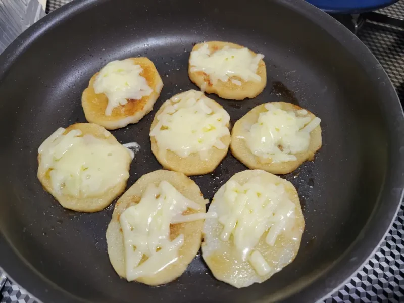 長いもにチーズをのせて焼いた子ども向けの簡単副菜