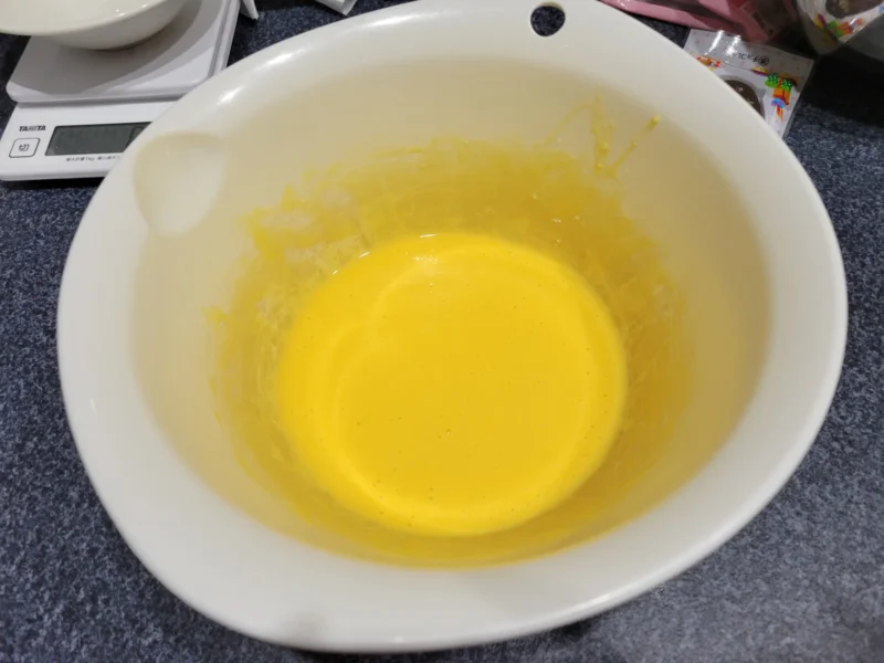 ホットケーキミックスを混ぜた卵黄生地